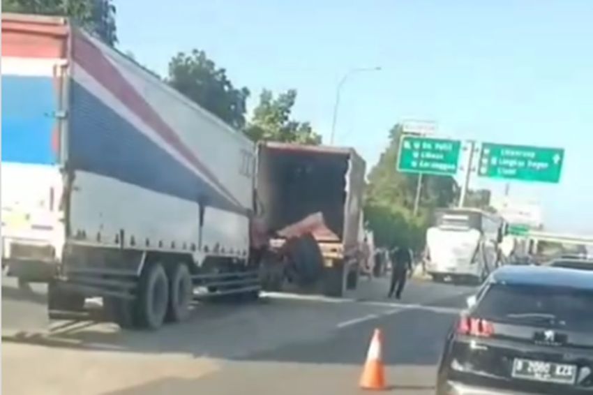 4 Kendaraan Terlibat Tabrakan Beruntun di Exit Tol Gunung Putri Bogor