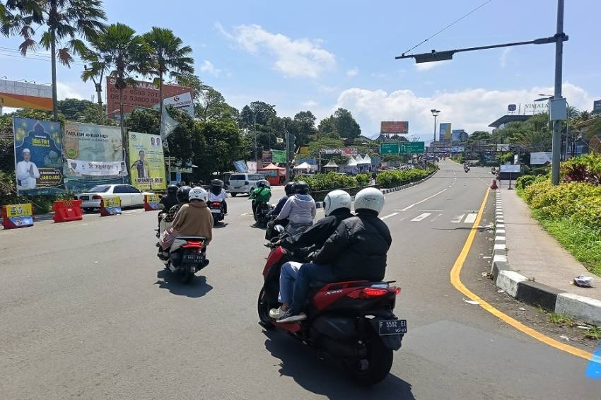 Polisi Berlakukan One Way di Jalur Puncak Bogor
